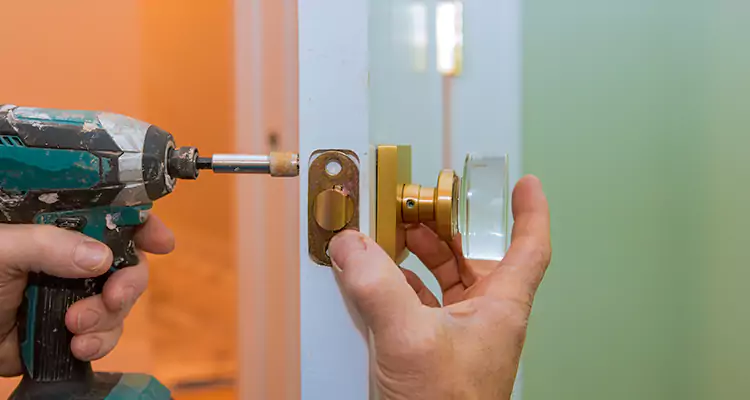 Broken Door Knob Fix in Tamiami, FL