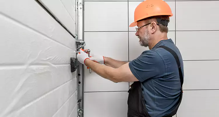 Emergency Garage Door Repair in Tamiami, FL