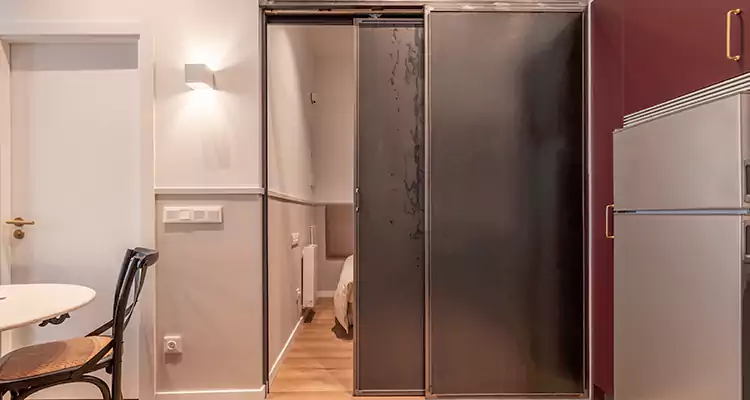 We Fix Closet Sliding Door in Tamiami, FL 