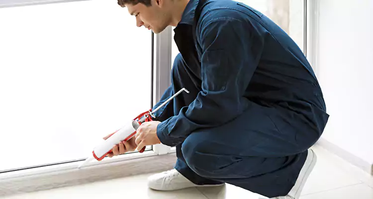 Window Glass Caulk Repair in Tamiami, FL